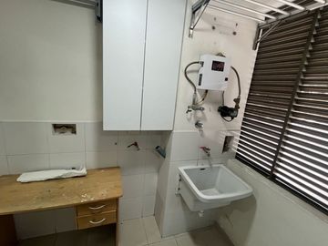 EN PRIMER PISO Vive a pasos del Colegio La Recoleta y del Club El Bosque