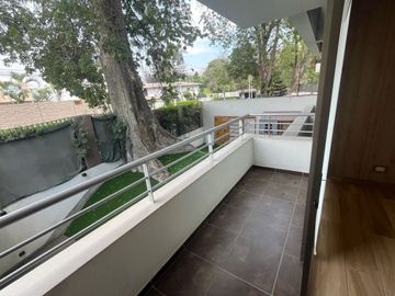 EN PRIMER PISO Vive a pasos del Colegio La Recoleta y del Club El Bosque