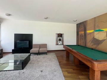 EN PRIMER PISO Vive a pasos del Colegio La Recoleta y del Club El Bosque