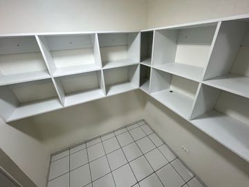 EN PRIMER PISO Vive a pasos del Colegio La Recoleta y del Club El Bosque