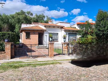 CASA  EN VENTA CLUB DE GOLF TEQUISQUIAPAN