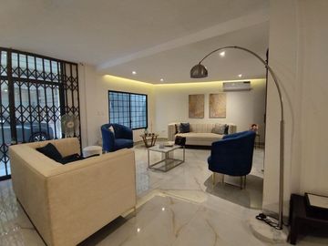 🏡 ¡Descubre tu nuevo hogar en  Urdesa! 🌿