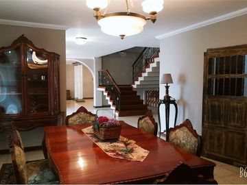 🏡 ¡En venta casa  en Los Ceibos! 🌳