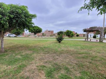 VENTA DE DEPARTAMENTOS FRENTE A PARQUE CERCA DE LA UNIVERSIDAD SIPÁN
