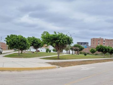 VENTA DE DEPARTAMENTOS FRENTE A PARQUE CERCA DE LA UNIVERSIDAD SIPÁN