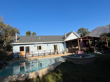 EXCLUSIVA PARCELA CON CASA, PISCINA Y CLUB HOUSE