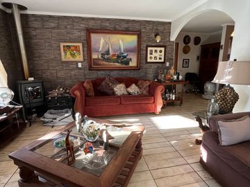EXCLUSIVA PARCELA CON CASA, PISCINA Y CLUB HOUSE