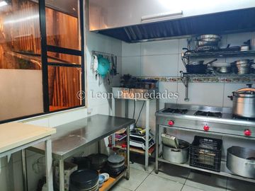 Leon Propiedades vende derechos de llave de Local comercial en Avenida O’Higgins, Curacaví.