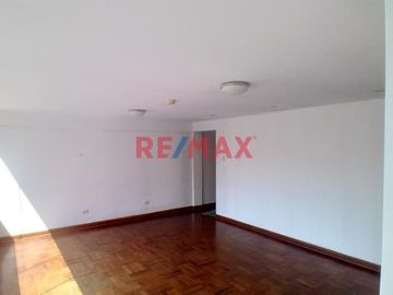 Departamento En Venta En El Distrito Miraflores Muy Cerca De La Avenida Larco