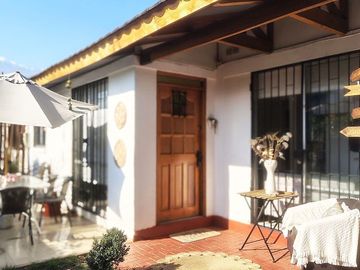 Casa Remodelada En La Reina, Cercana A Metro Y Plaza Egaña