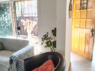 Casa Remodelada En La Reina, Cercana A Metro Y Plaza Egaña