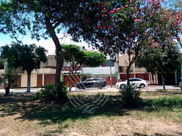 AMPLIA Y LINDA CASA FRENTE A PARQUE EN URBANIZACIÓN PACÍFICO EN ZONA PRIVADA CON VIGILANCIA 24/7