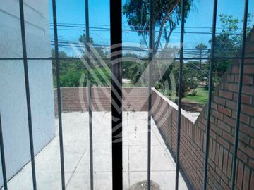 AMPLIA Y LINDA CASA FRENTE A PARQUE EN URBANIZACIÓN PACÍFICO EN ZONA PRIVADA CON VIGILANCIA 24/7