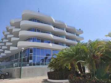 DEPARTAMENTO DE LUJO EN VENTA EN LA MARINA DE NUEVO VALLARTA VISTA DIRECTA A LA MARINA A SOLO 50 PASOS DEL MAR SIN CRUZAR CALLES