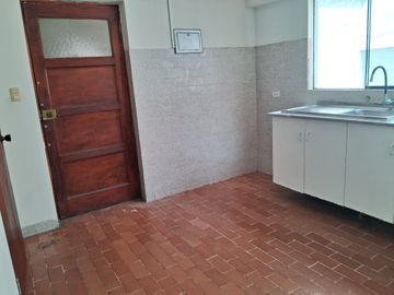 ALQUILO AMPLIO DEPARTAMENTO EN URB. BARRIO MEDICO EN SURQUILLO