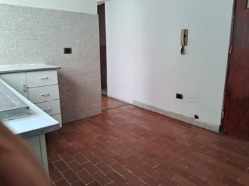 ALQUILO AMPLIO DEPARTAMENTO EN URB. BARRIO MEDICO EN SURQUILLO