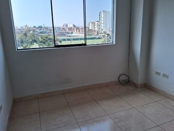 ALQUILO AMPLIO DEPARTAMENTO EN URB. BARRIO MEDICO EN SURQUILLO