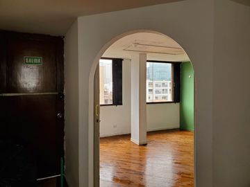 Oportunidad En Magdalena: Departamento De 2 Dorm., Buena Zona Y Excelente Precio