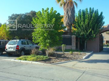 VENDEMOS casa en exclusivo Condominio