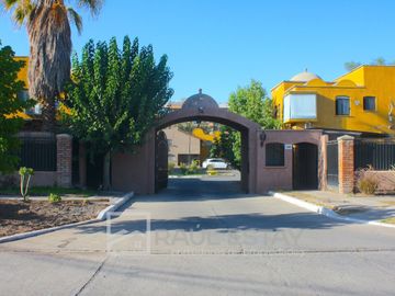VENDEMOS casa en exclusivo Condominio