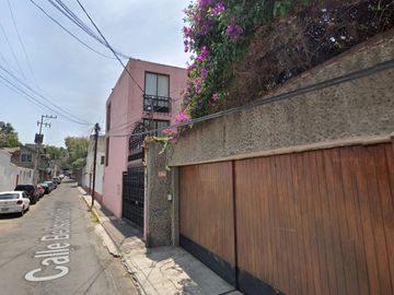 !!! EXCELENTE CASA EN TLALPAN CENTRO, CDMX !!!  Calle Belisario Dominguez, Tlalpan Centro, 14000, CDMX., México.