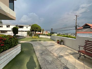 venta de casa  en Lomas de Urdesa