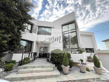 Residencia en venta La Escondida, zona Contry.