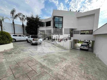Residencia en venta La Escondida, zona Contry.