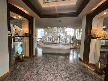 Residencia en venta La Escondida, zona Contry.