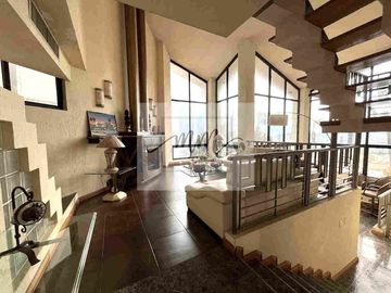 Residencia en venta La Escondida, zona Contry.
