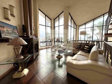 Residencia en venta La Escondida, zona Contry.