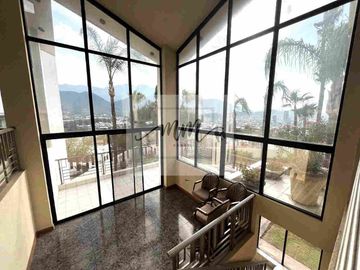 Residencia en venta La Escondida, zona Contry.