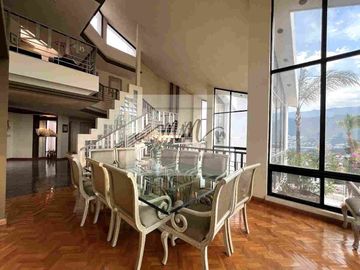 Residencia en venta La Escondida, zona Contry.