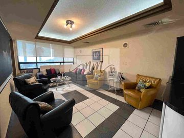Residencia en venta La Escondida, zona Contry.