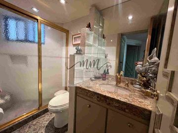 Residencia en venta La Escondida, zona Contry.