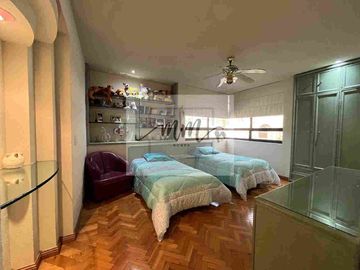 Residencia en venta La Escondida, zona Contry.