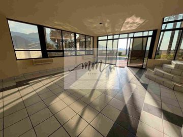 Residencia en venta La Escondida, zona Contry.