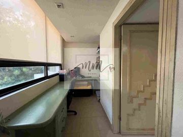 Residencia en venta La Escondida, zona Contry.