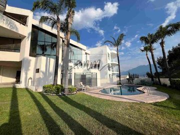 Residencia en venta La Escondida, zona Contry.