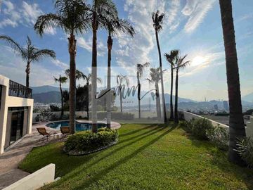 Residencia en venta La Escondida, zona Contry.
