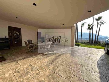 Residencia en venta La Escondida, zona Contry.