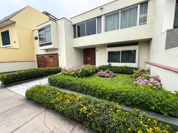 VENTA CASA EN MANUEL AUGUSTO OLAECHEA – EL ROSEDAL – MIRAFLORES
