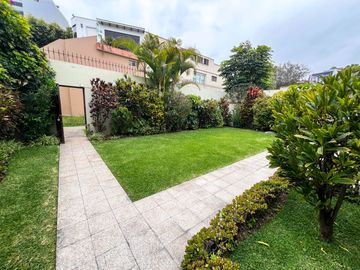 VENTA CASA EN MANUEL AUGUSTO OLAECHEA – EL ROSEDAL – MIRAFLORES