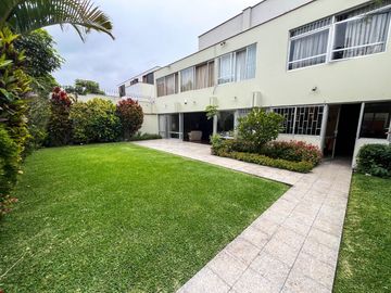VENTA CASA EN MANUEL AUGUSTO OLAECHEA – EL ROSEDAL – MIRAFLORES