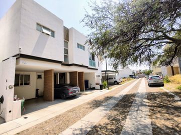 CASA EN VENTA REAL DE SCHOENSTATT
