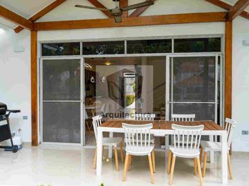 ESPECTACULAR CASA DE DESCANSO, REMODELADA EN GIRARDOT