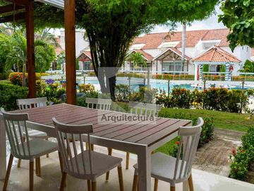 ESPECTACULAR CASA DE DESCANSO, REMODELADA EN GIRARDOT