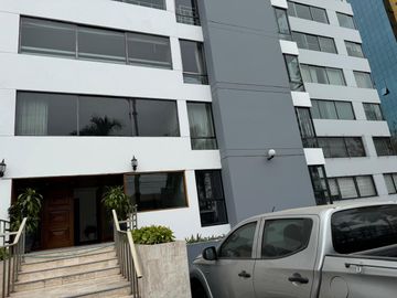 Departamento en Alquiler – San Isidro (Incluye Cochera)