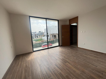 Hermosa Casa en Venta Valle Imperial, Zapopan
