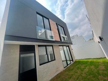 Hermosa Casa en Venta Valle Imperial, Zapopan